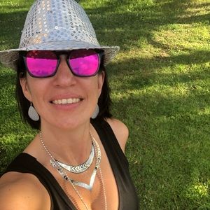 Meet your Posher, Laura